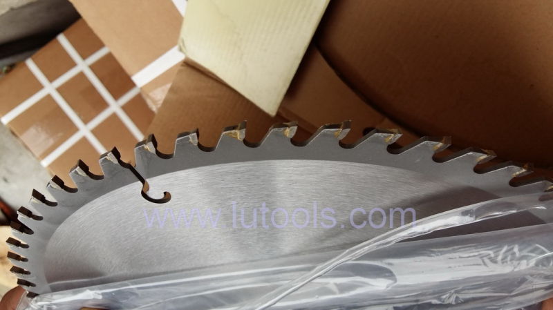 T. C. T Saw Blades for Cutting Normal & Standard Wood Series (BS-001)